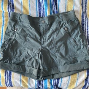 ON HOLD te verde Women’s Green/Gray Shorts